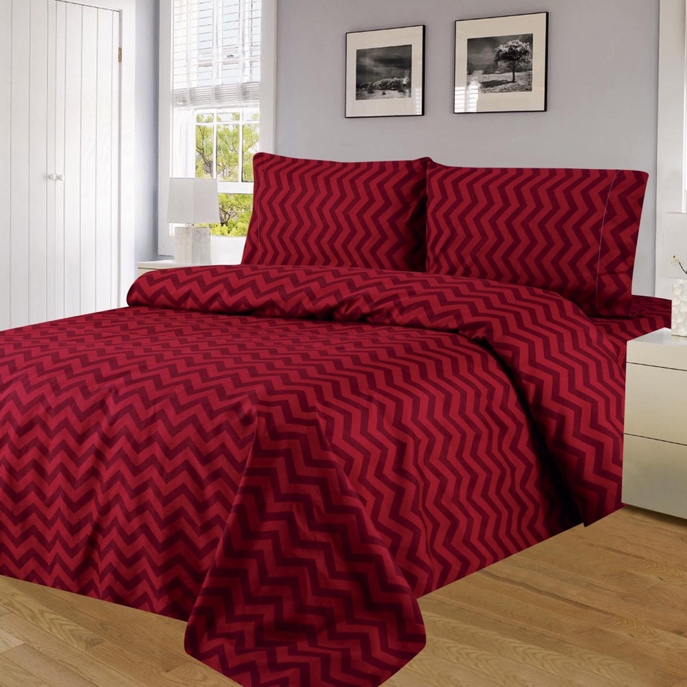 ⭐️SOLD⭐️Queen 4pc Red Chevron Bedsheets - Picture 1 of 5